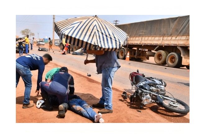 Idoso morre ao bater de frente com moto e ser atropelado por carreta em MT