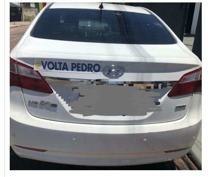 Adesivos pedem volta de Taques