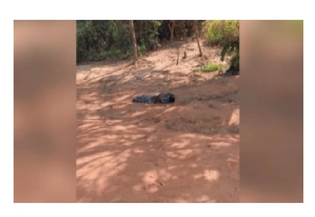 Corpo é encontrado enrolado em pano e com marcas de tiro