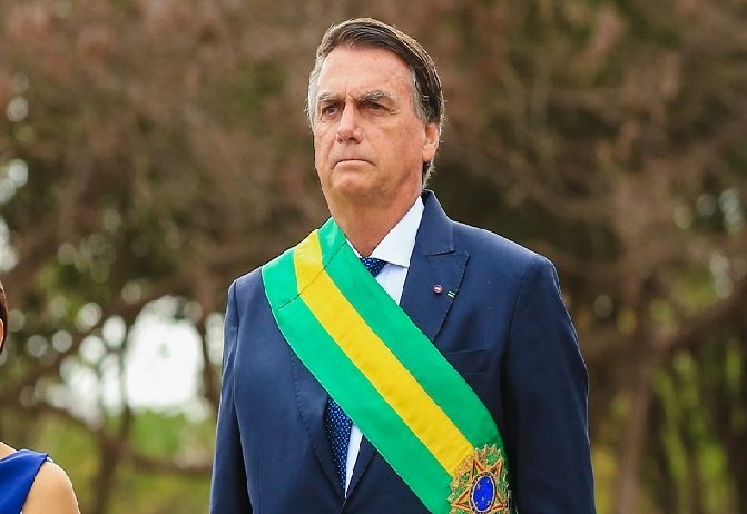 Juíza manda BS retirar outdoor de apoio a Bolsonaro em cidade de MT
