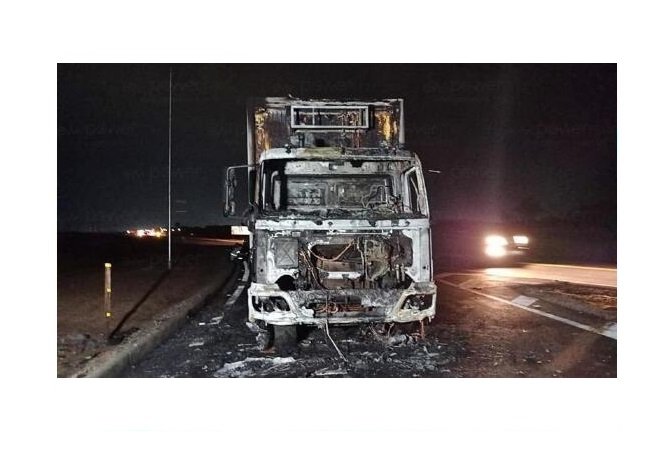 Caminhão pega fogo na BR-163