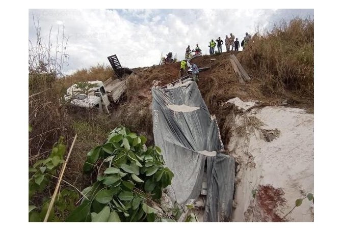 Caminhoneiro morre em acidente entre dois veículos pesados na BR-163