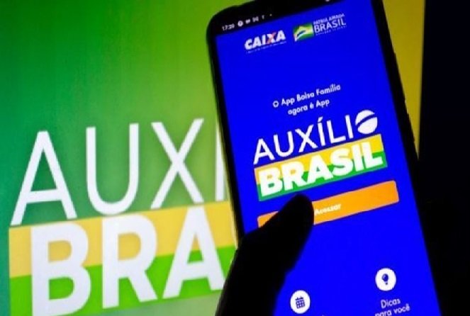 Bolsonaro deve anunciar 13º do Auxílio Brasil a mulheres a partir de 2023