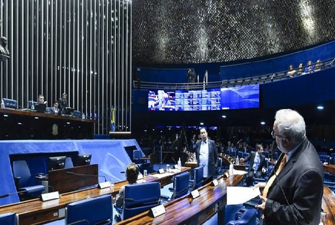Senado aprova uso de recursos do SUS para bancar piso da enfermagem