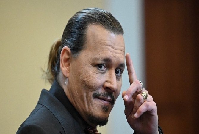 Brasileira namora falso Johnny Depp e perde mais de R$ 200 mil em golpe