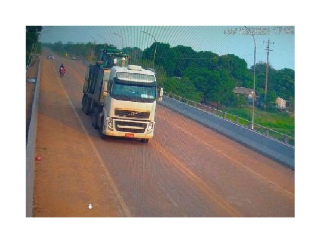 Carreta e tratores roubados são recuperados na divisa de MT