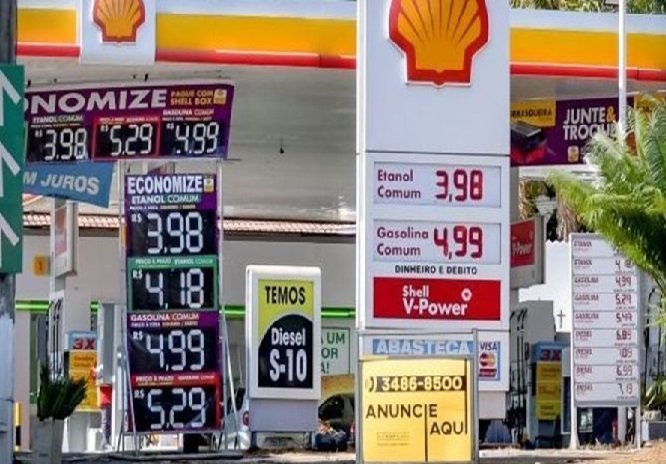 Pela 15ª semana, preço da gasolina recua e chega a R$ 4,79 nos postos