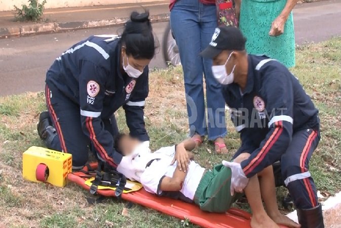 Criança é socorrida com suspeita de fratura e trauma de face ao ser atropelada após sair da escola