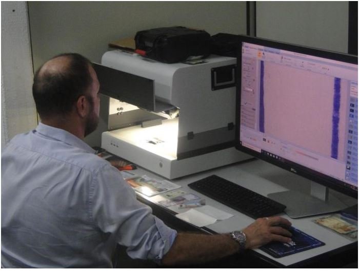 Politec recebe equipamento moderno para análise de documentos falsos