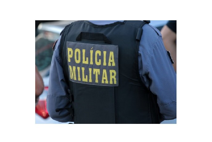 Mulher acusa namorado de ter caso com homem e é agredida