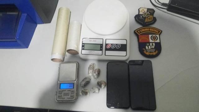 PM em Colíder prende duas pessoas traficando drogas em Colíder. (Vídeo)