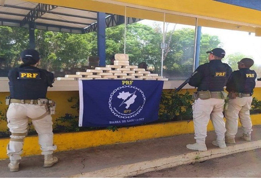 PRF apreende mais de 30 kg de pasta base de cocaína na BR 070