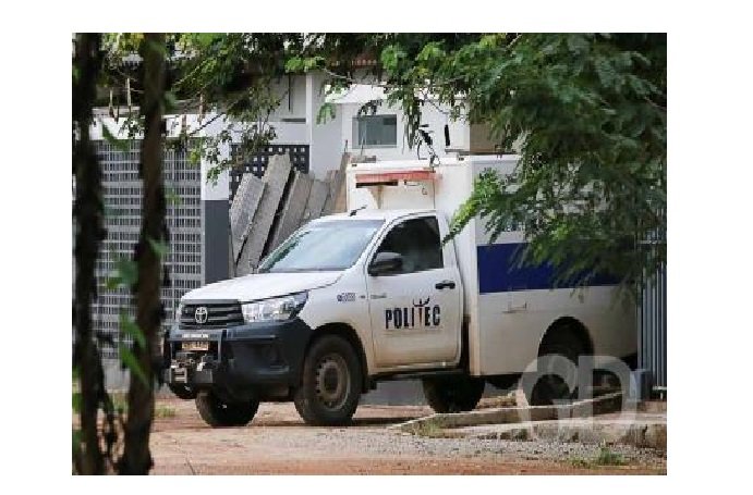 Jovem morre após batida com Celta em frente a base da PM