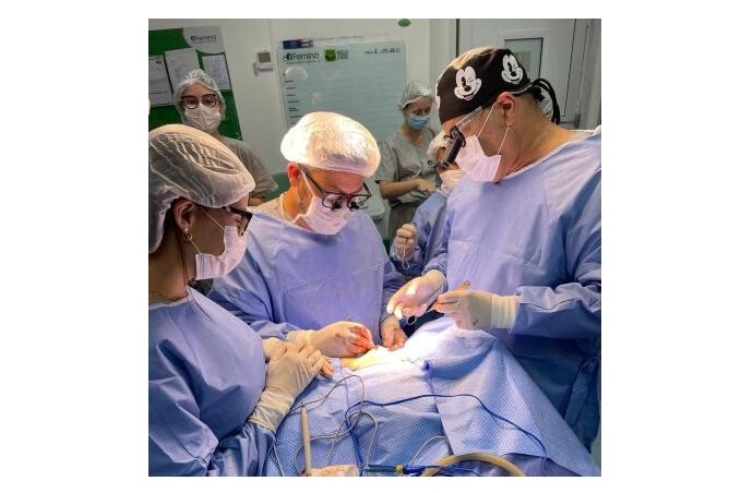 Menina de 4 anos de MS passa por cirurgia feminilizante em Cuiabá