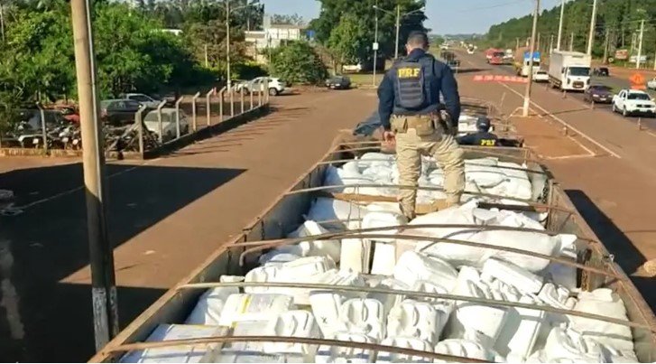 Caminhoneiro, que vinha para Sorriso, é preso na BR-16 transportando mais de 15 toneladas de agrotóxico no lugar de adubo e é preso