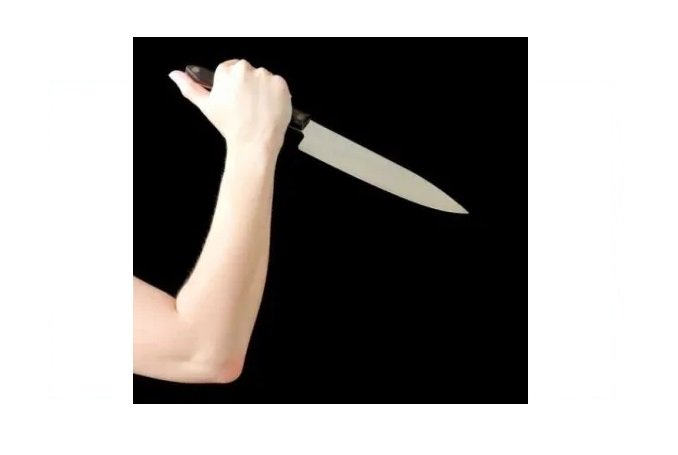 Por ciúmes do ex-marido, mulher esfaqueia mãe e filha em MT e acaba presa