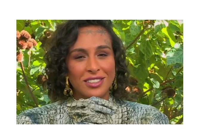 Linn da Quebrada vence prêmio de Mulher do Ano e é alvo transfobia