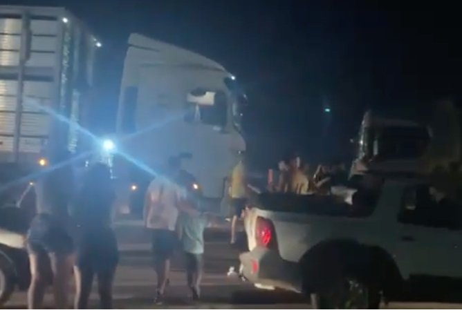 BR-163 é trancada em Sorriso, Sinop, Lucas e Mutum e polícia mobiliza efetivo