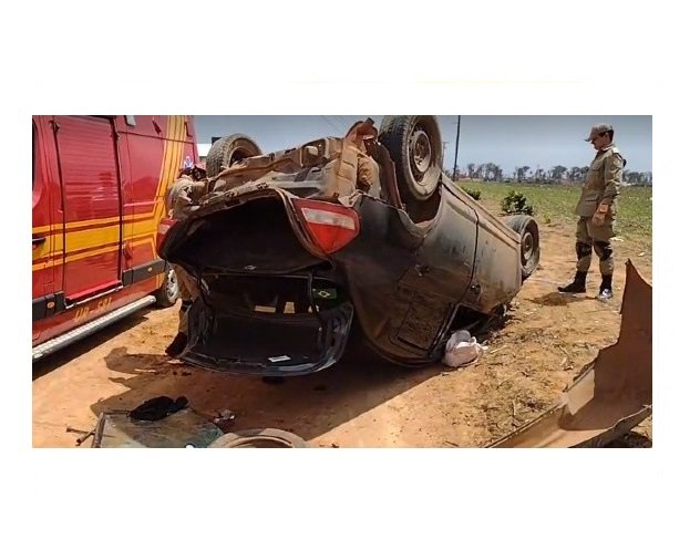 Casal e criança de 1 ano ficam feridos depois de capotar carro em estrada de Sinop