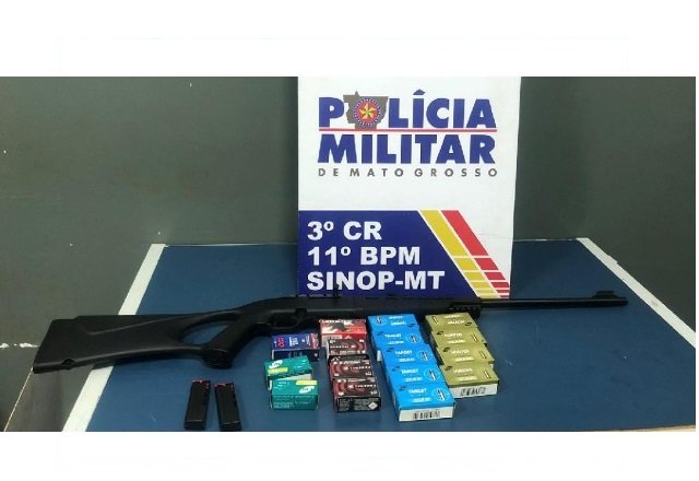 Homem é preso com rifle e munições após denúncia de violência doméstica