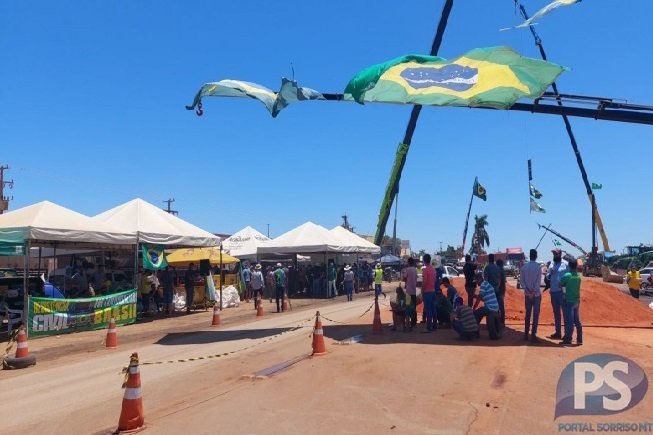Bloqueios são liberados na BR-163; forças de segurança acompanham