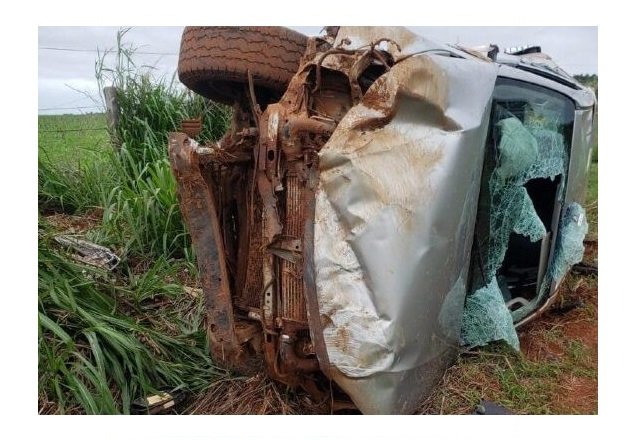 Motorista de carro fúnebre capota veículo enquanto transportava corpo