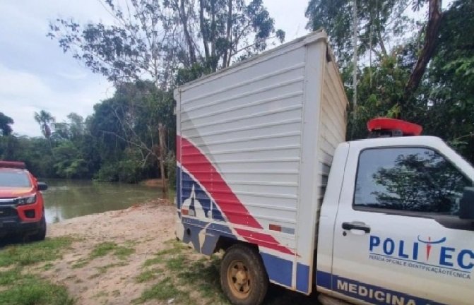 Bombeiros encontram corpo de menino que caiu em lago