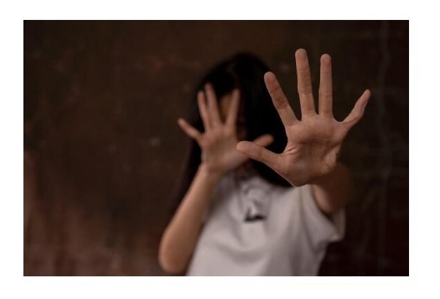 Menina de 8 anos aparece com chupões e relata ser abusada por amigo da avó