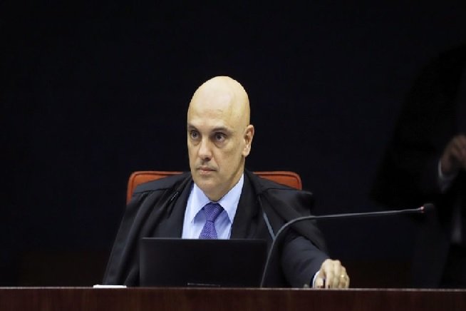 Moraes manda polícias identificarem veículos que participaram de bloqueios em quartéis