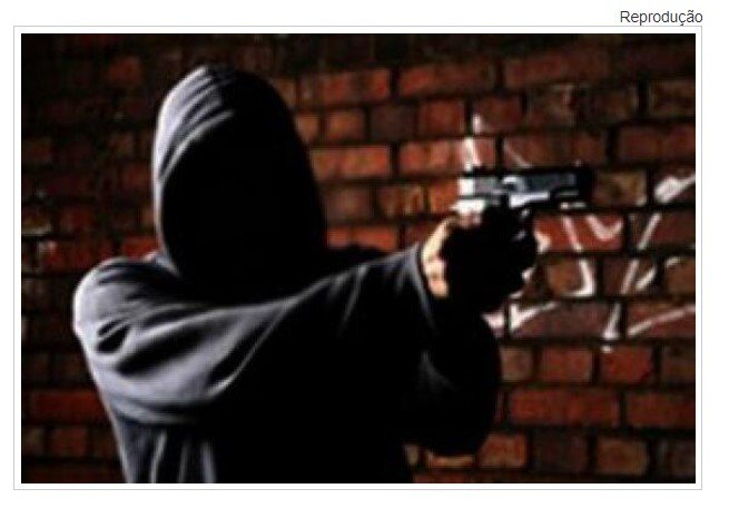 Encapuzados executam pai com 4 tiros e fazem filha refém em MT