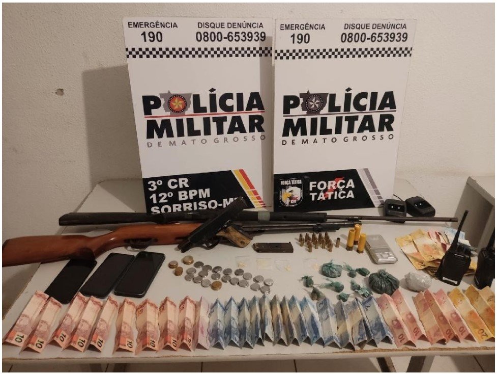 PM prende cinco pessoas e apreende armas de fogo e munições
