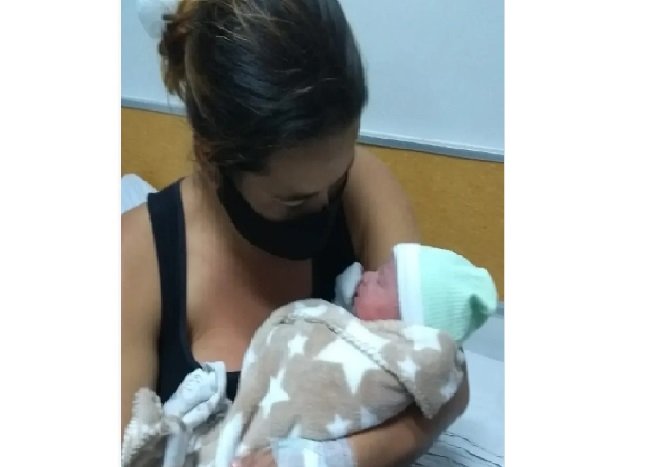 Mãe vê o filho pela primeira vez após perder a visão para a diabetes em Sinop
