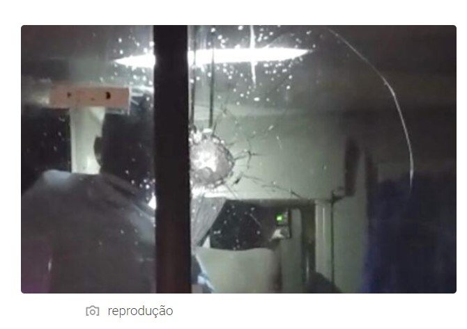 Bandidos em HB20 passam atirando em ônibus e caminhões na BR-163