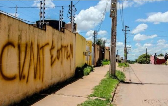 Acusado de estuprar a sobrinha de 10 anos é espancado por integrantes do Comando Vermelho
