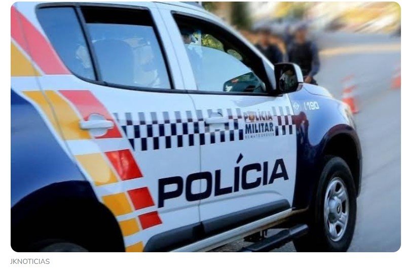 Ladrões mascarados rendem funcionários e cliente, roubam 12 celulares e fogem a pé