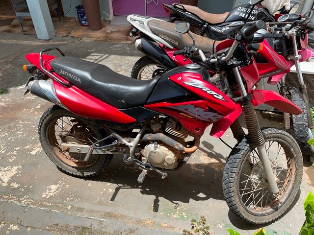PJC de Colíder faz cumprimento de mandado de 4 pessoas, e recupera moto furtada em Canaã. (Vídeo)
