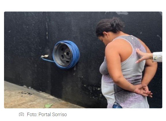Mãe é presa suspeita de maus-tratos e ficar nua com homem na frente de crianças em MT