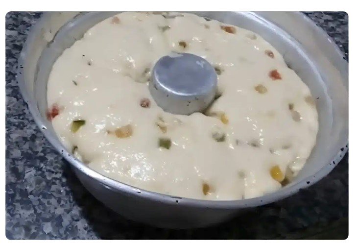 Panetone de liquidificador feito na forma de pudim muito fácil e sua família vai adorar