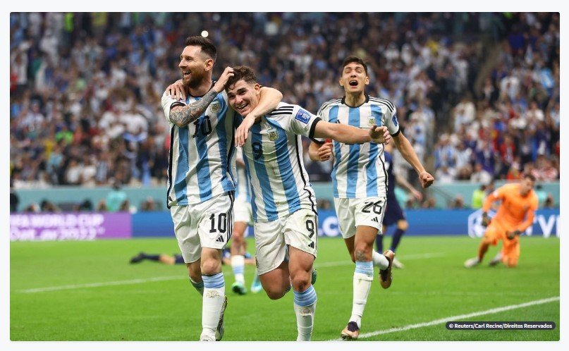 Com brilho de Messi e Álvarez, Argentina chega à final da Copa