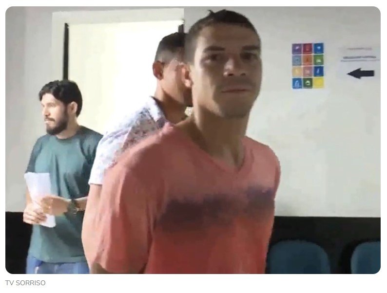 Condenado por tentar matar enteada enforcada com fio de ventilador morre após bater moto em poste; moto se partiu ao meio
