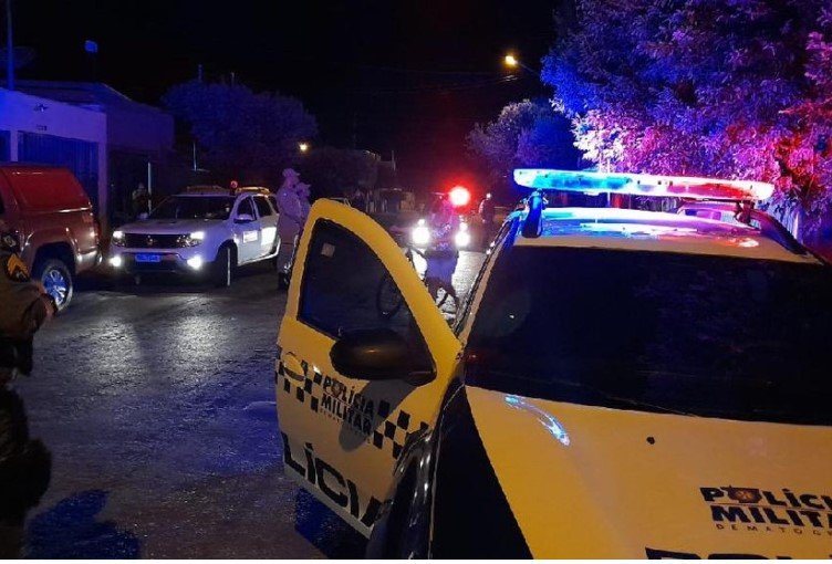 Mulher é morta a golpes de faca no interior do MT.