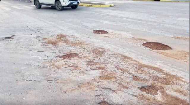 Cidade de Colíder se prepara para comemorar os seus 43 anos, com ruas e avenidas tomadas por buracos e desorganizada. (Vídeo)