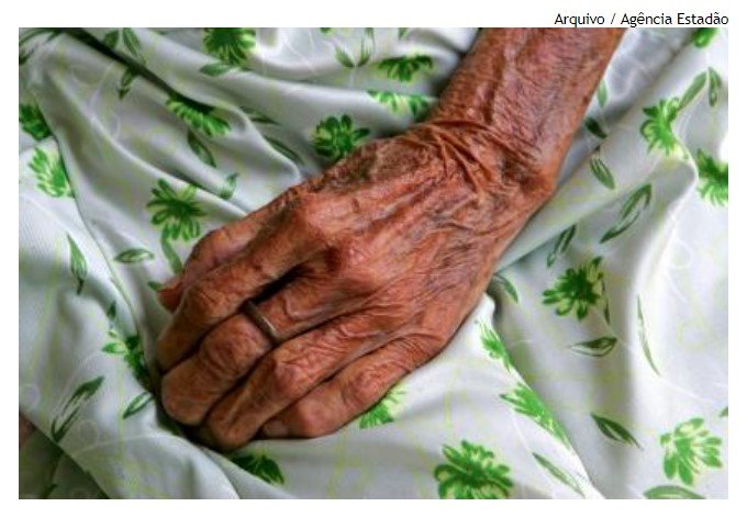 Mulher é presa por maus-tratos contra mãe de 73 anos