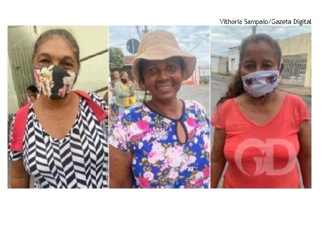 Sem renda, mulheres 'madrugam' para ganhar 1 kg de ossinho
