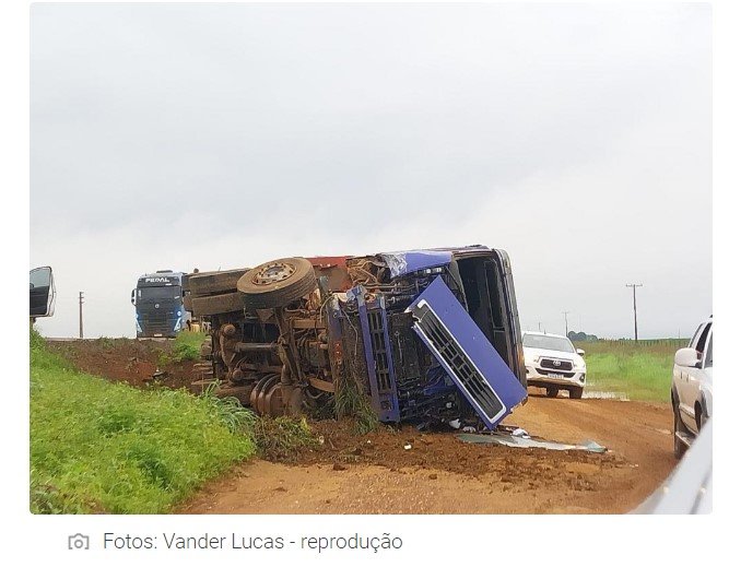 Acidente entre 7 veículos bloqueia BR-163 em Lucas do Rio Verde esta manhã
