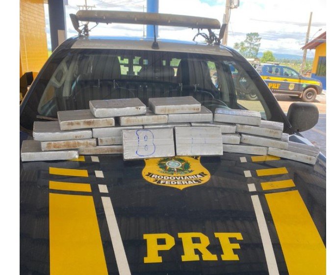 PRF prende homem transportando droga enrolada em edredom dentro de ônibus em MT