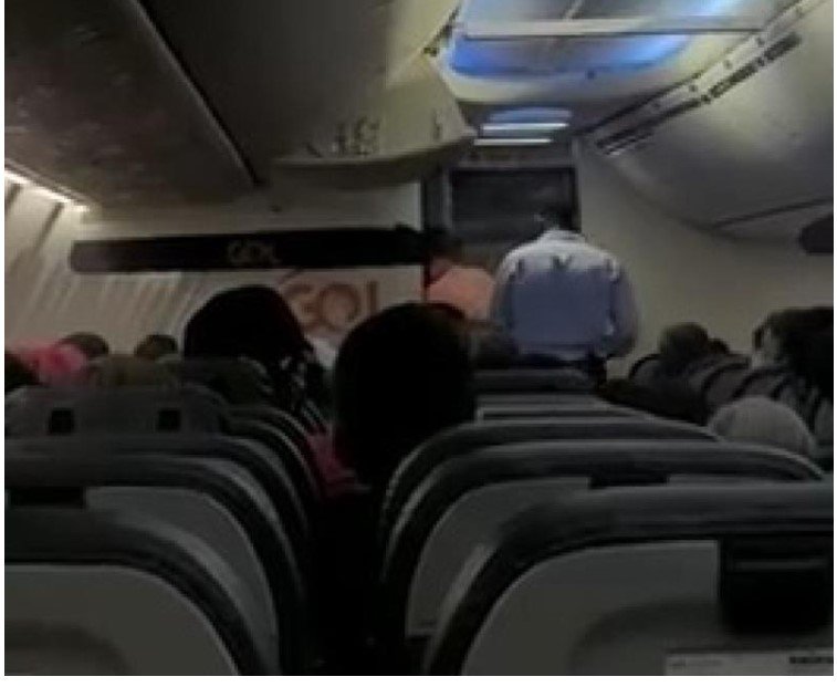 Idoso de Mato Grosso é expulso de avião após usar guarda-chuva para bater em aeromoça