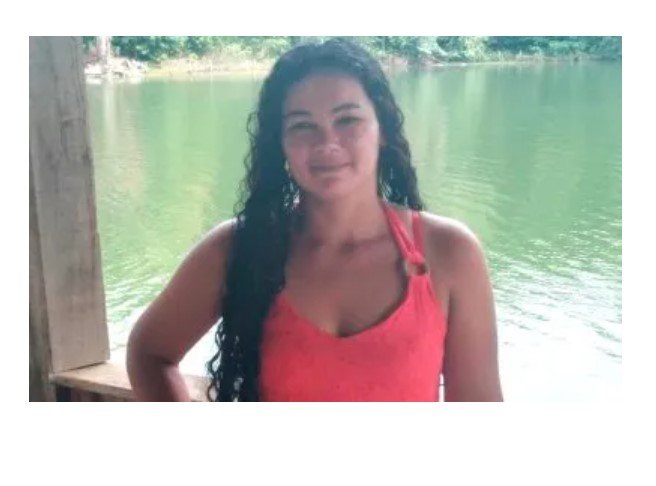 Mulher que se queimou ao destruir carro do marido morre em hospital
