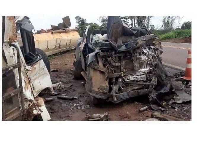 Fotos: caminhonete Hilux e caminhão Tanque colidem em Nova Santa Helena MT; condutor da caminhonete morre no local