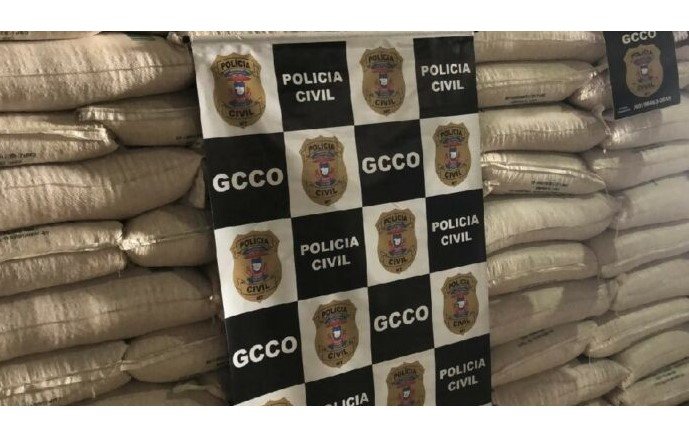 Carga roubada de 65 toneladas de milho é recuperada pela Polícia Civil em cidade de MT.
